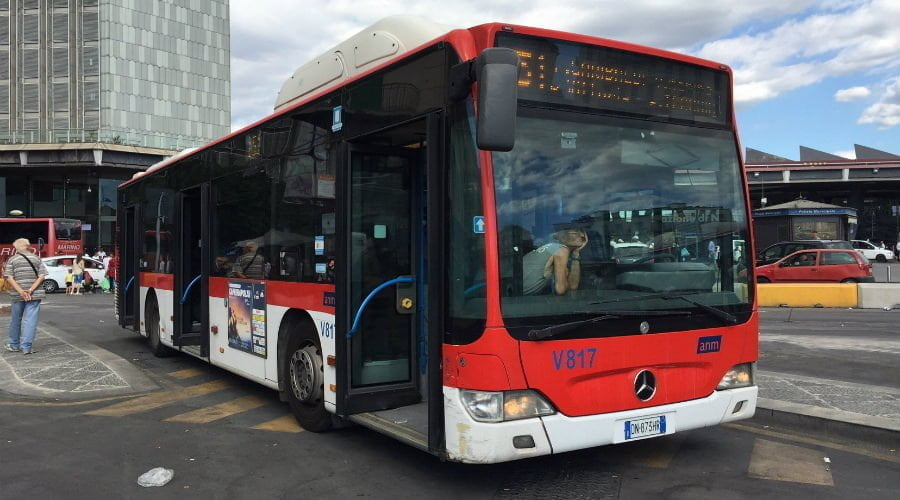 Autobus a Napoli: sospese alcune linee aggiuntive servite da un servizio esterno