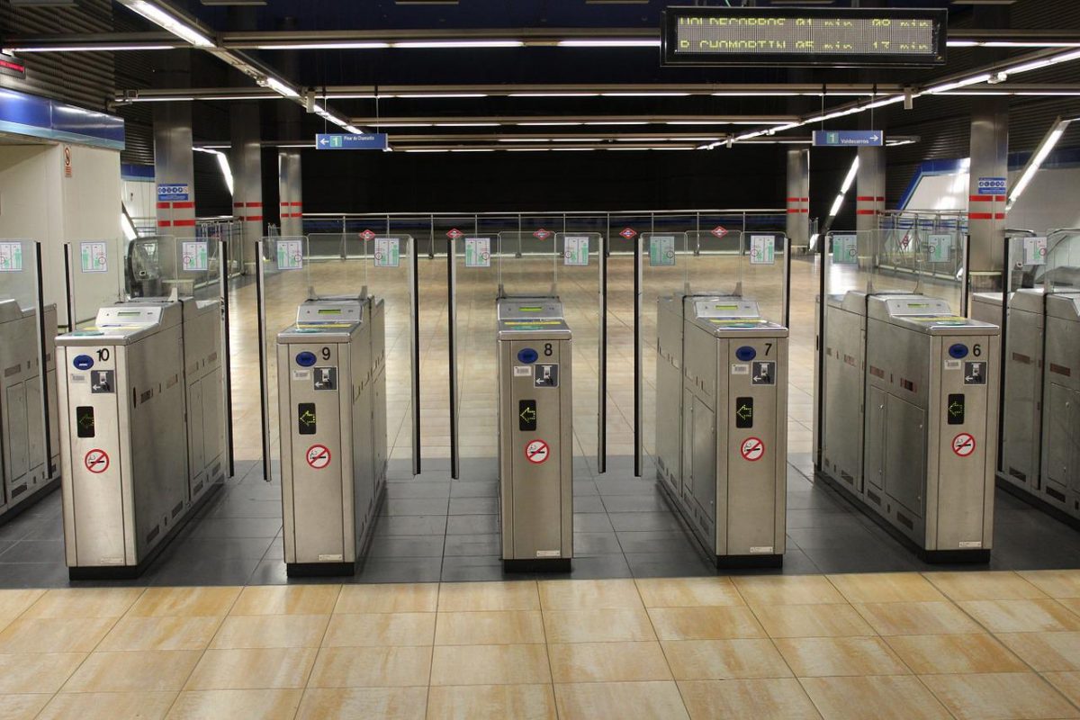 metro, trasporti pubblici milano