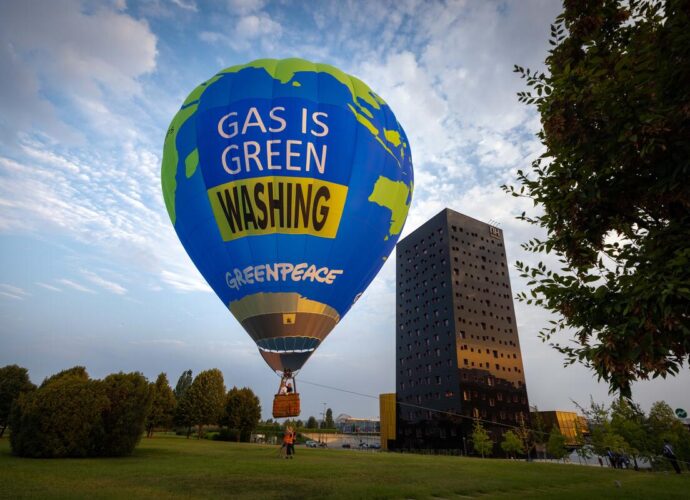 Greenpeace Bologna contro il greenwashing