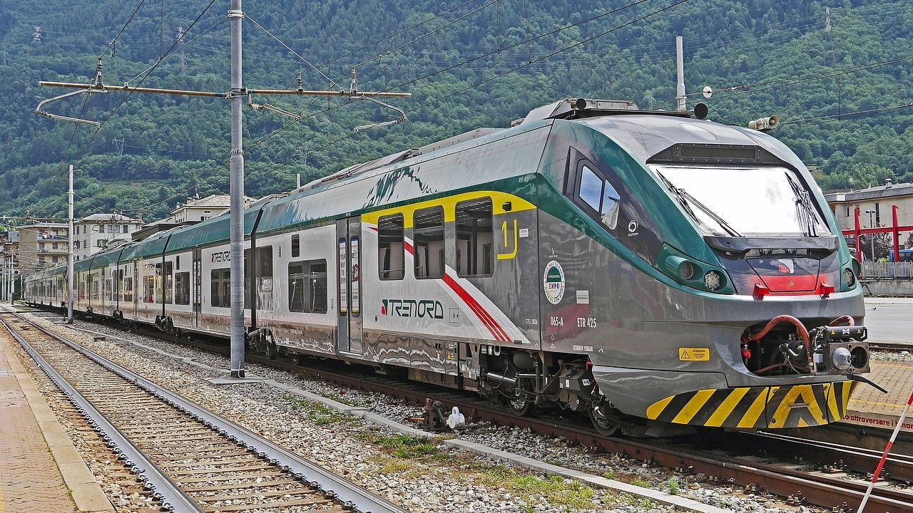 Trenord mobilità sostenibile treni trasporti